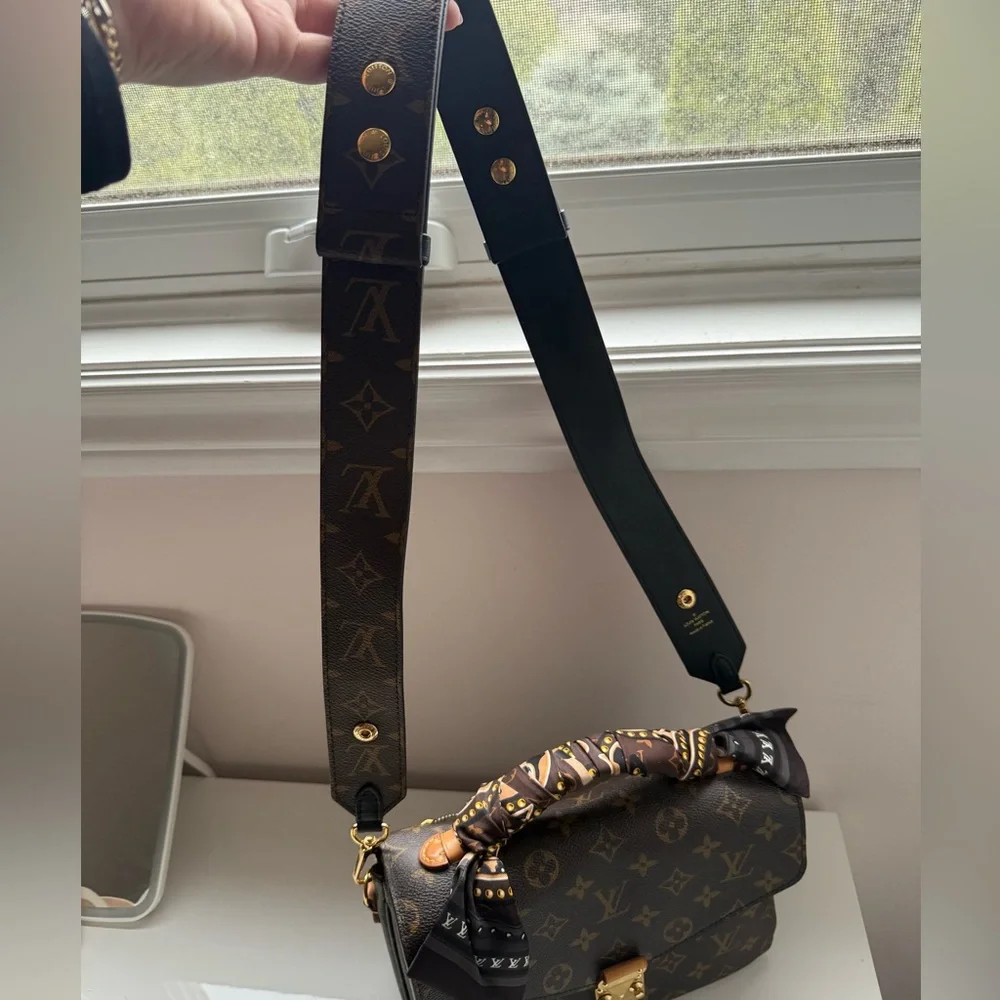 Louis Vuitton Brown Monogram Handbag - Picture 5 of 6
